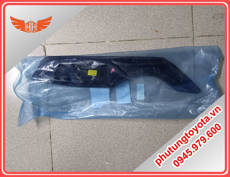 Ốp bệ tỳ tay phía sau bên trái Toyota Fortuner 2016~ - 74260-0K070-E6