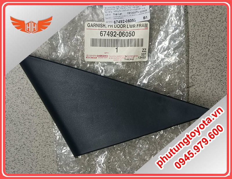 Ốp tam giác Taplo Toyota Camry mã 67492-06050